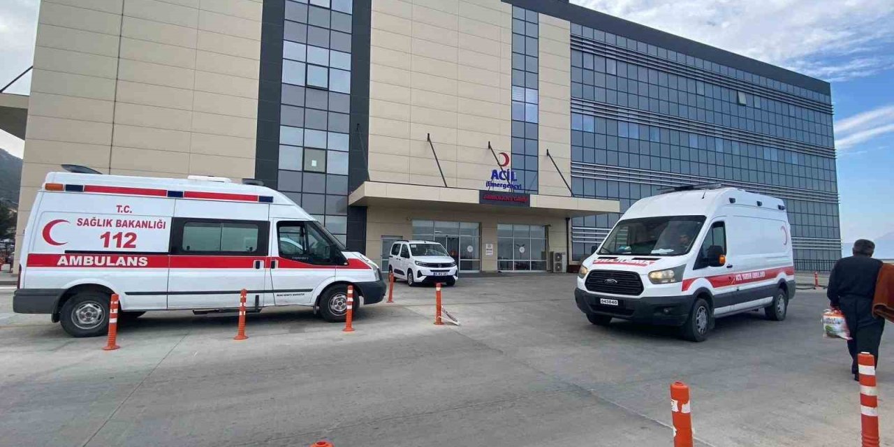 Özel okulda öğle yemeği sonrası 33 öğrenci ve 1 öğretmen hastanelik oldu