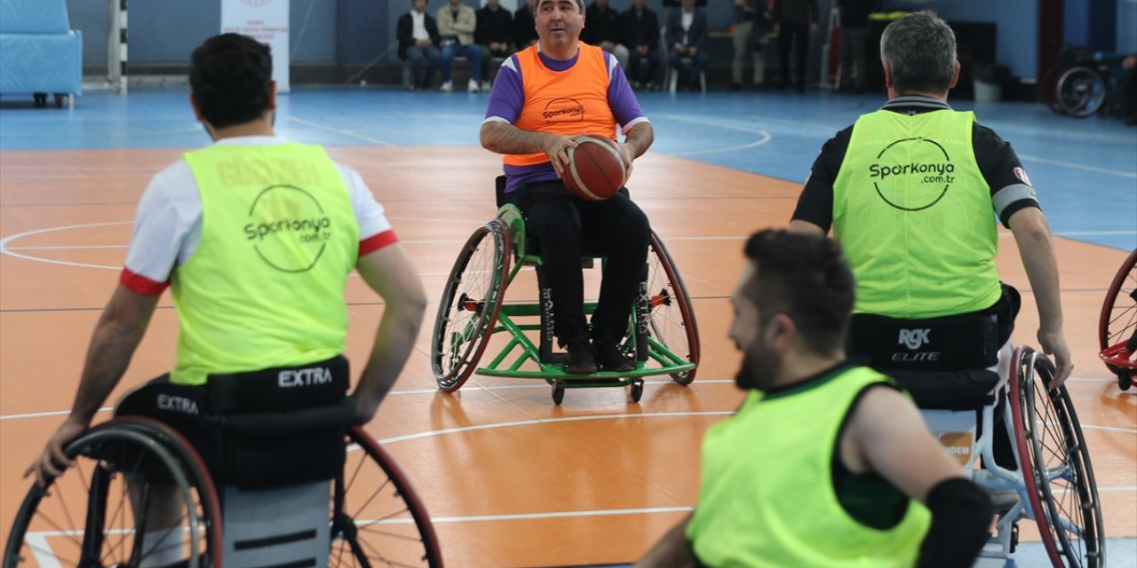 Konya'da engelliler ile kurum müdürleri basketbol maçında buluştu
