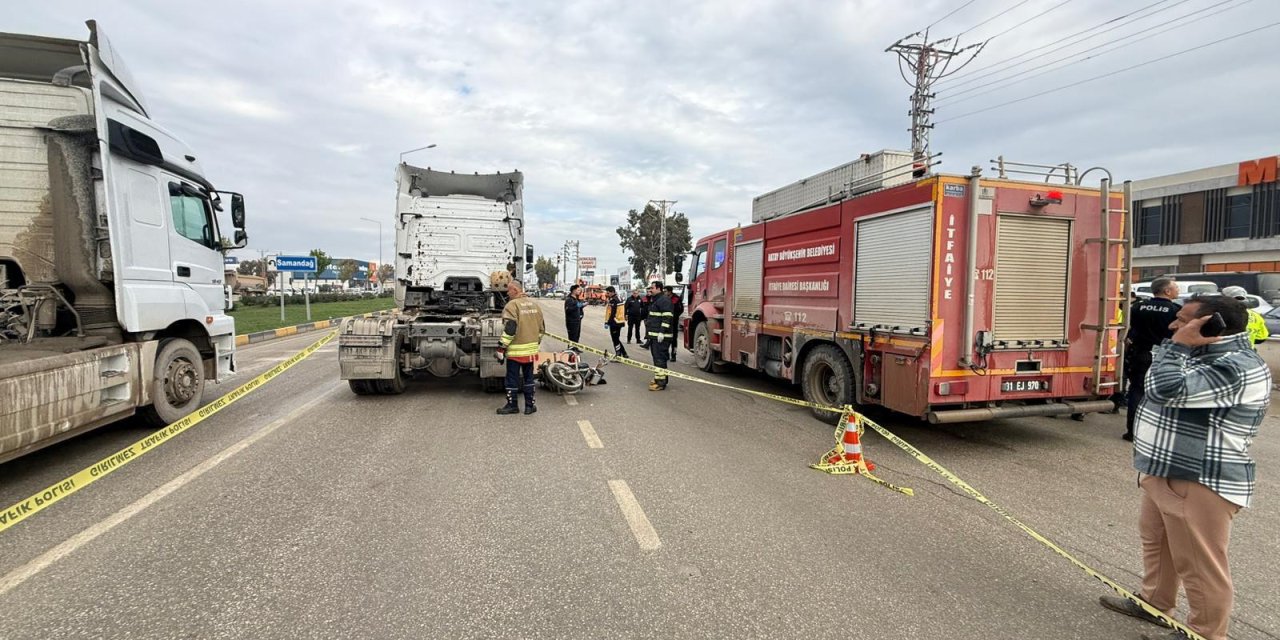 TIR ile motosiklet çarpıştı; anne ile bebeği öldü, 3 yaralı