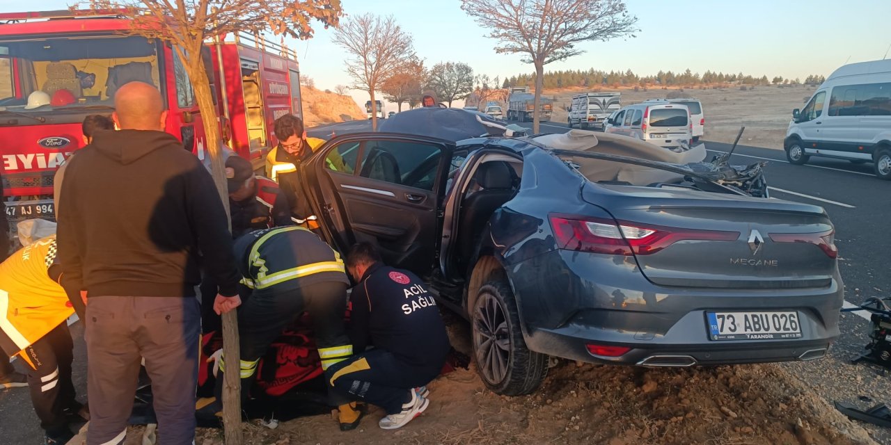 Otomobil, TIR'a arkadan çarptı: 1 ölü, 2 yaralı