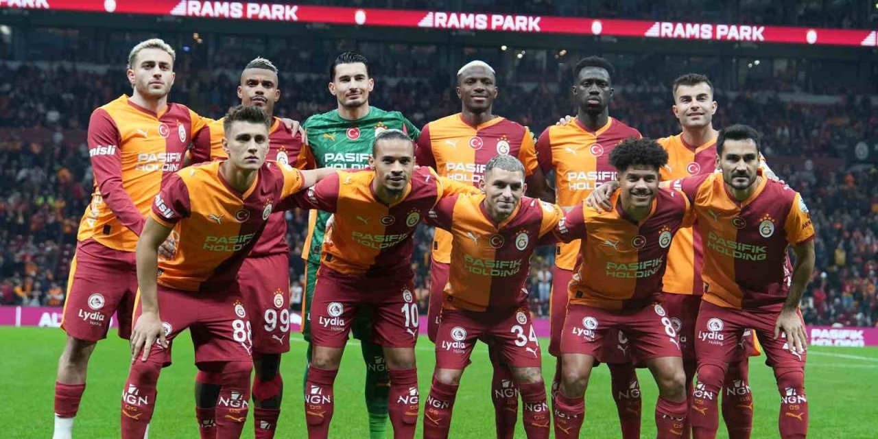 Galatasaray’da Okan Buruk derbinin 11’ini bozmadı