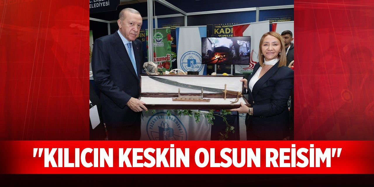 Cumhurbaşkanı Erdoğan’a kılıç hediye etti
