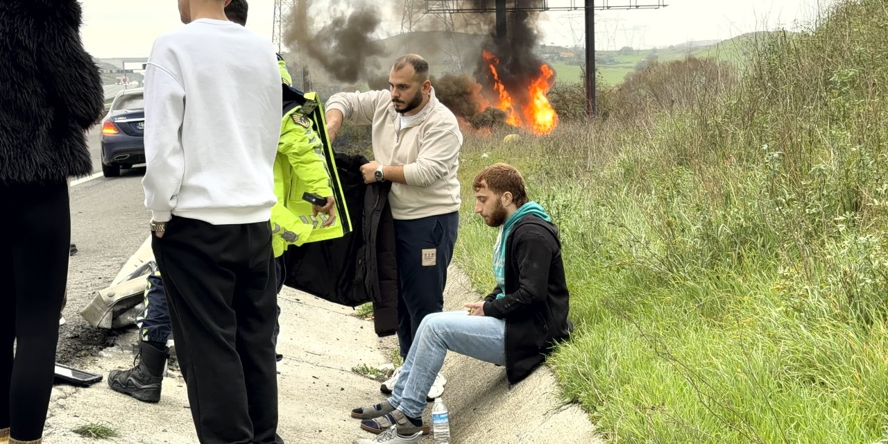 Araziye uçan minibüs alev alev yandı