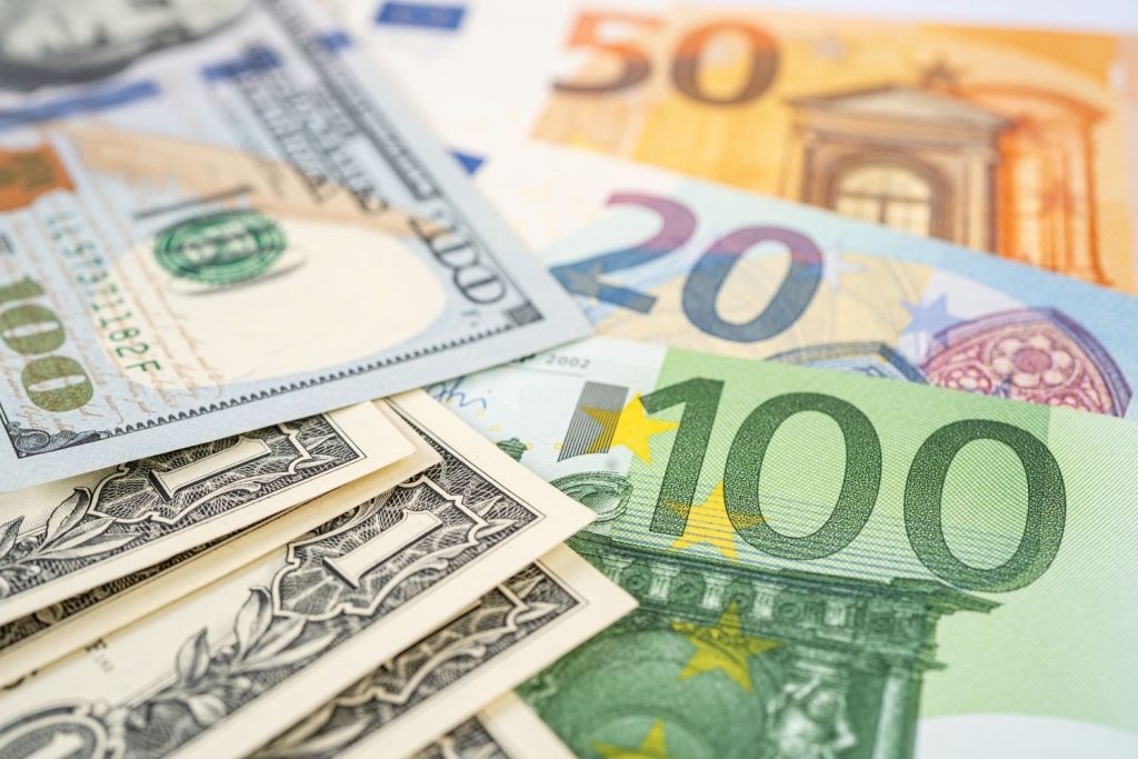 Türkiye'de Yaşayıp Euro Kazanmak: Dijital Çağda Gelirlerinizi Döviz Cinsine Çevirme Rehberi