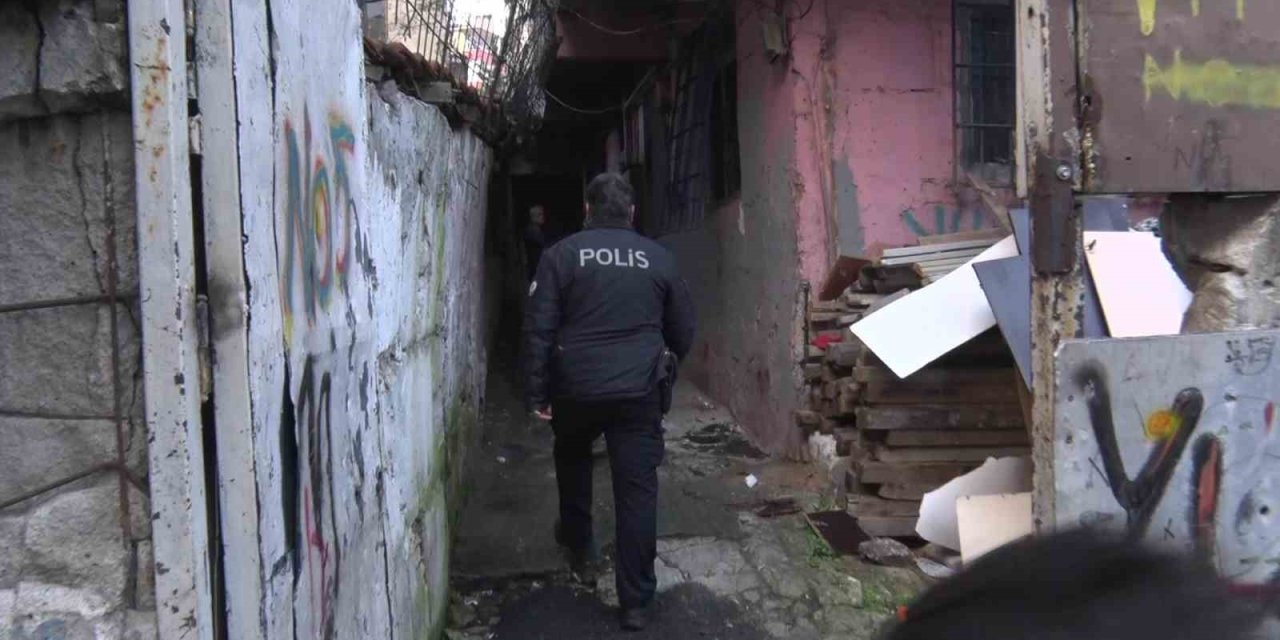 3 çocuğa mezar olan ev görüntülendi