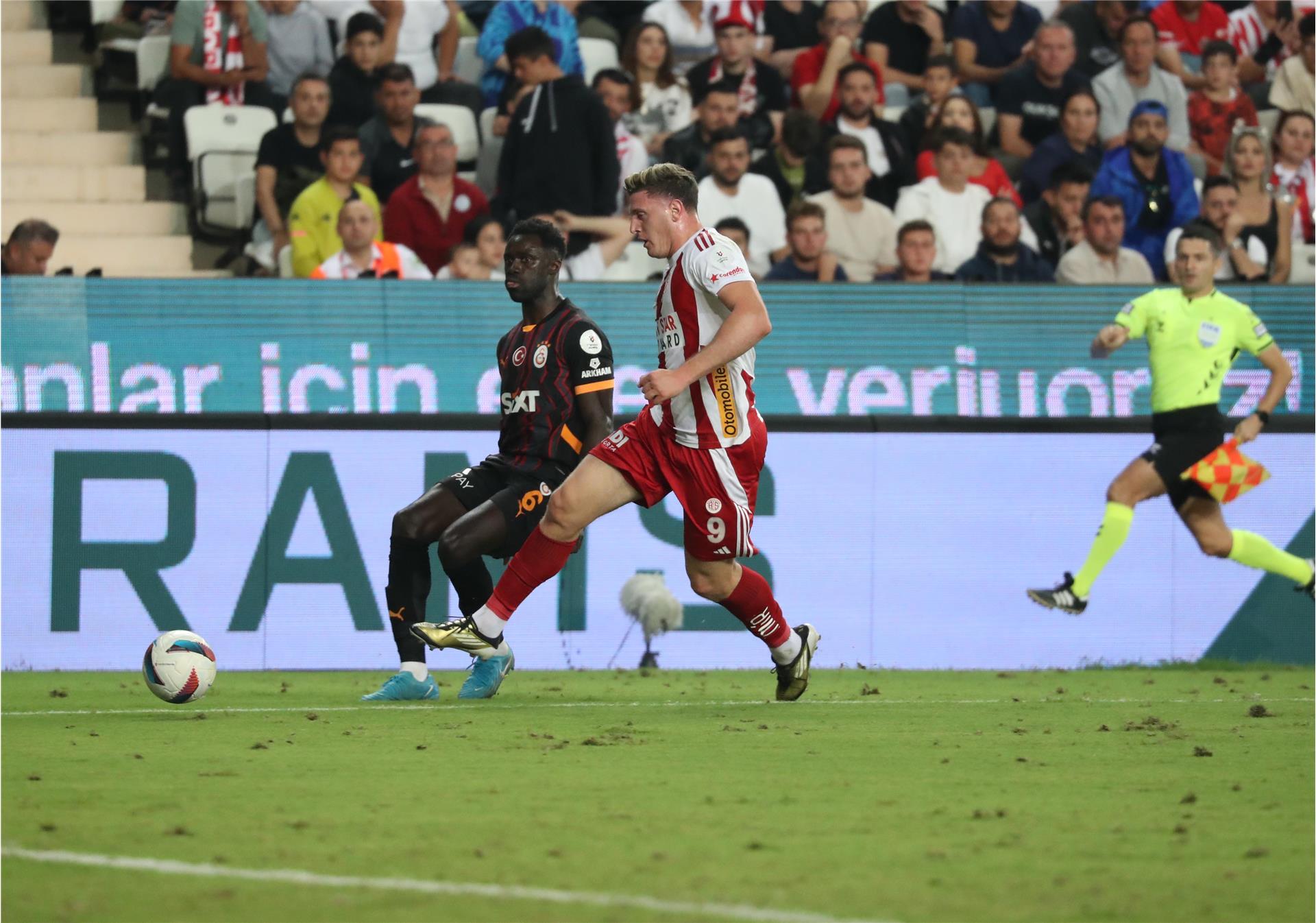 Galatasaray, Süper Lig'de yarın Antalyaspor ile deplasmanda karşılaşacak