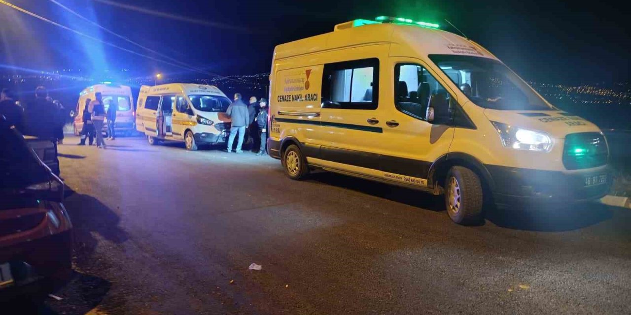 Kendisinden ayrılan kız arkadaşını evine girerken  öldürdü