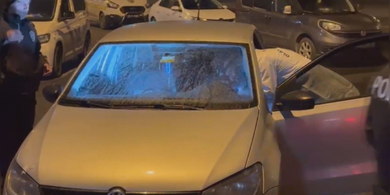 Park halindeki araçta ceset bulundu