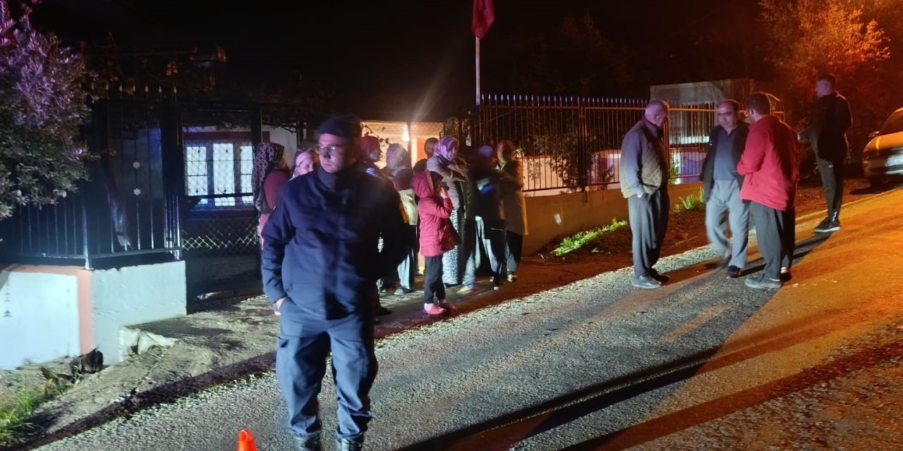 Yolun karşısına geçmek isterken otomobil çarptı