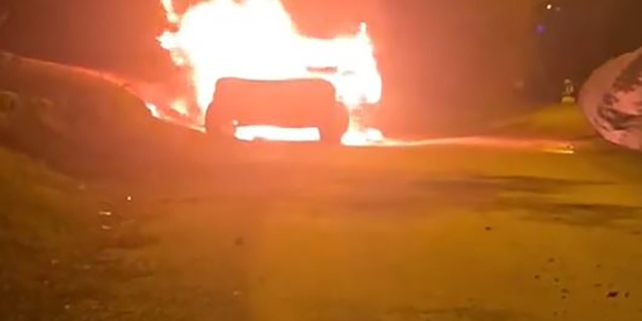Park halindeki otomobilde patlama sonrası yangın; 1 ölü