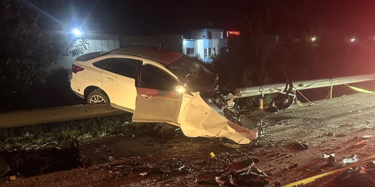 Otomobil ile hafif ticari araç çarpıştı: 3 ölü, 2 yaralı