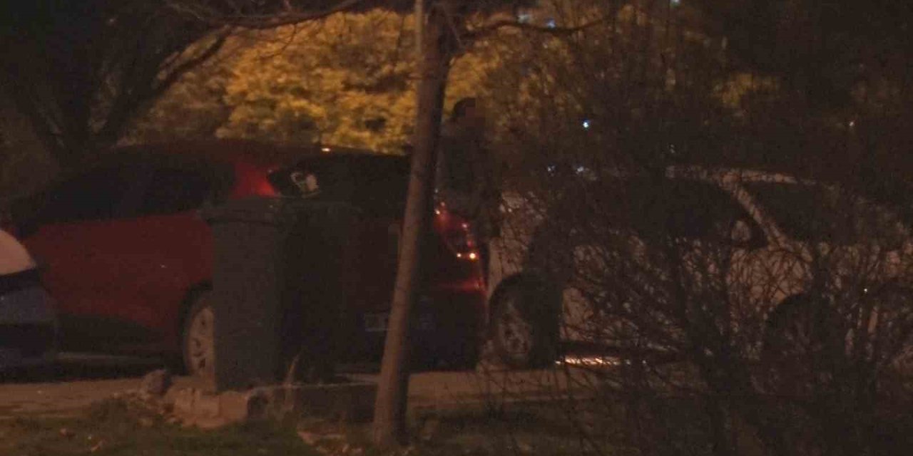 Eşi evi terk edince tüfeğe sarıldı