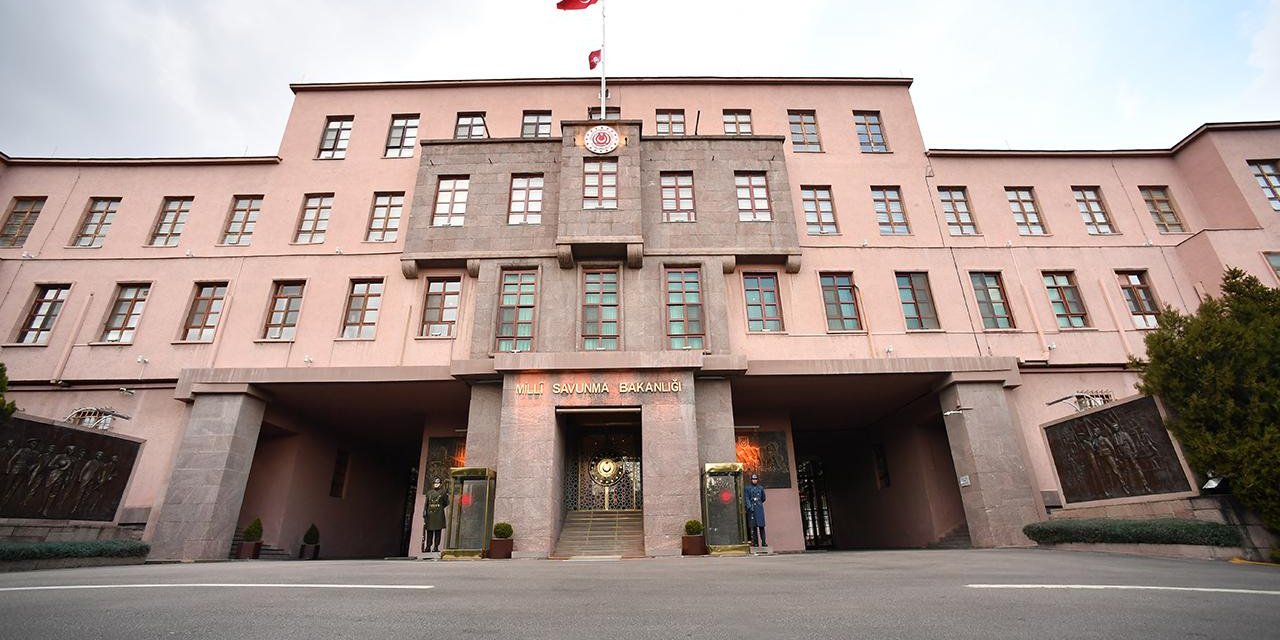 Karadeniz'de kontrolden çıktığı tespit edilen İHA düşürüldü