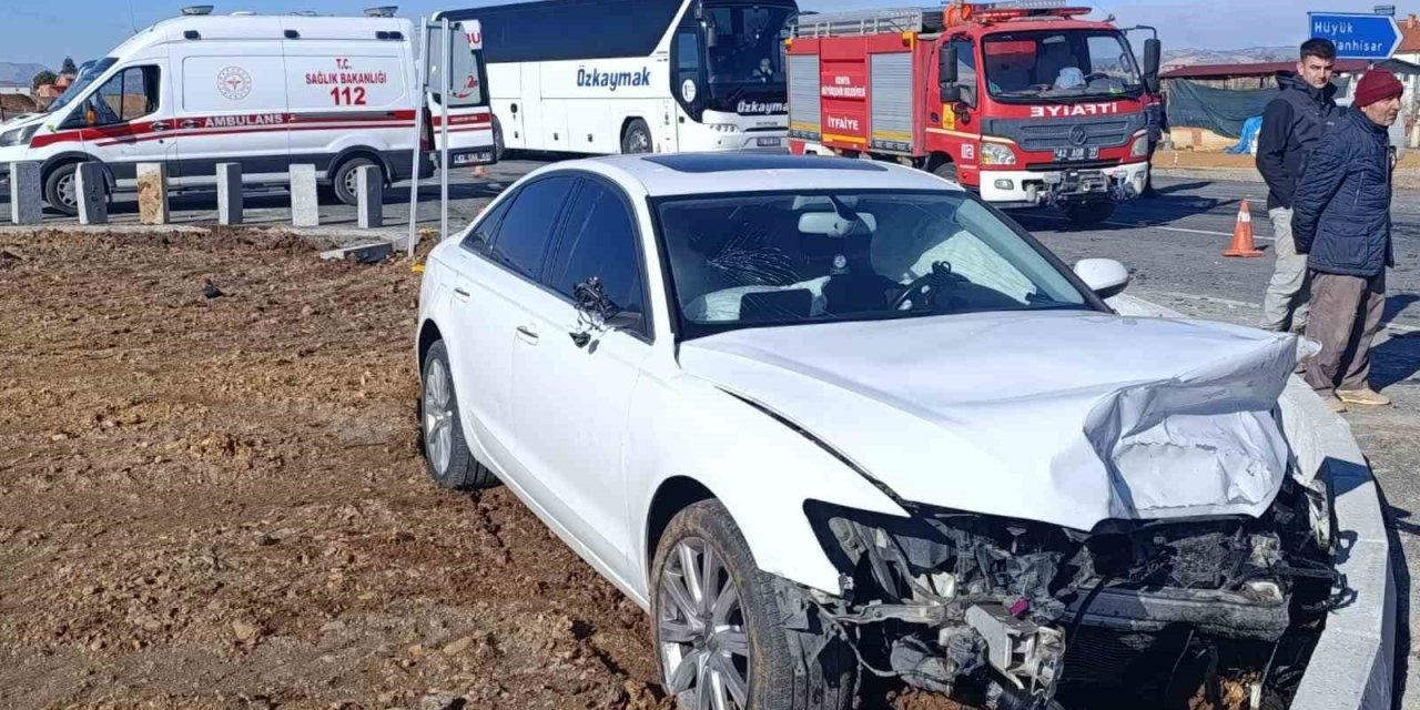 Konya’da iki otomobil çarpıştı: Yaralılar var