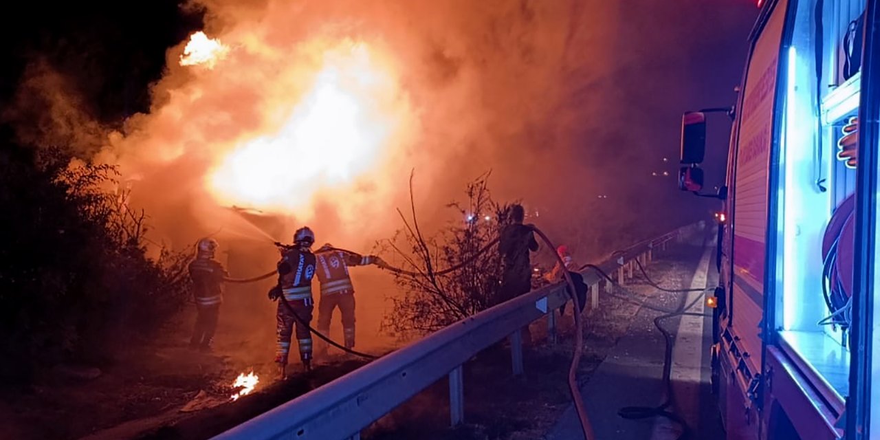 Devrilen tırda çıkan yangında 2 kişi hayatını kaybetti