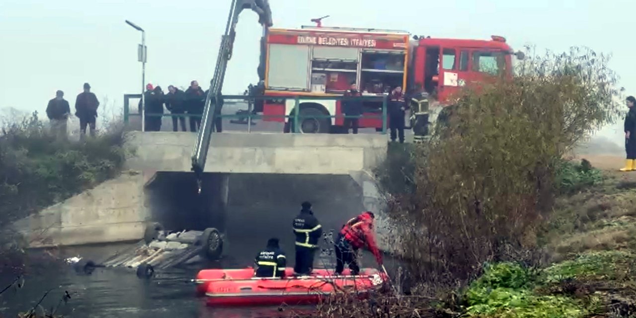 Sisli havada otomobil dereye uçtu; 18 yaşındaki genç öldü