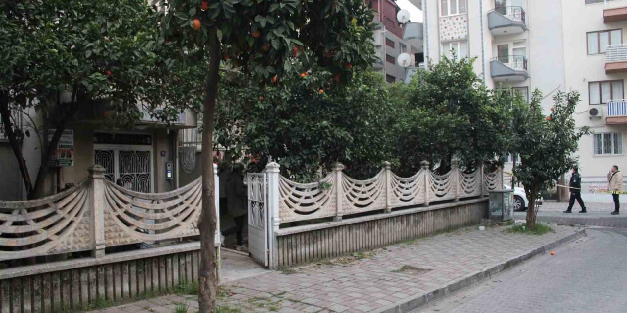 Çatıdan düşen genç hayatını kaybetti