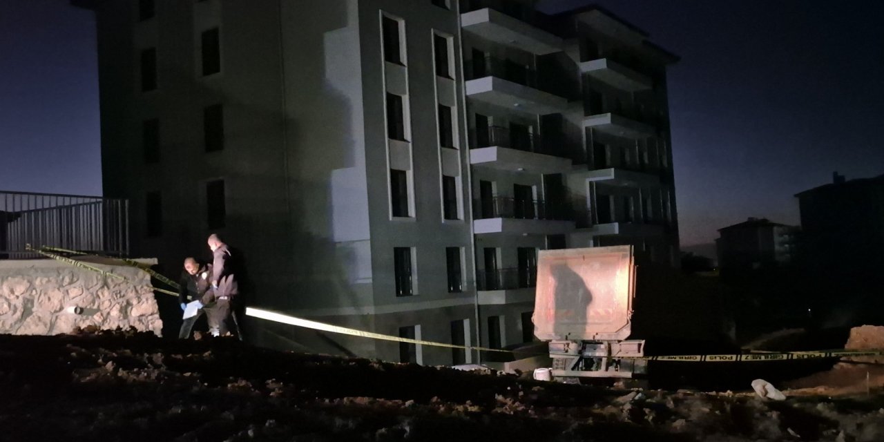 Şantiye alanında kamyonun altında kalan işçi öldü