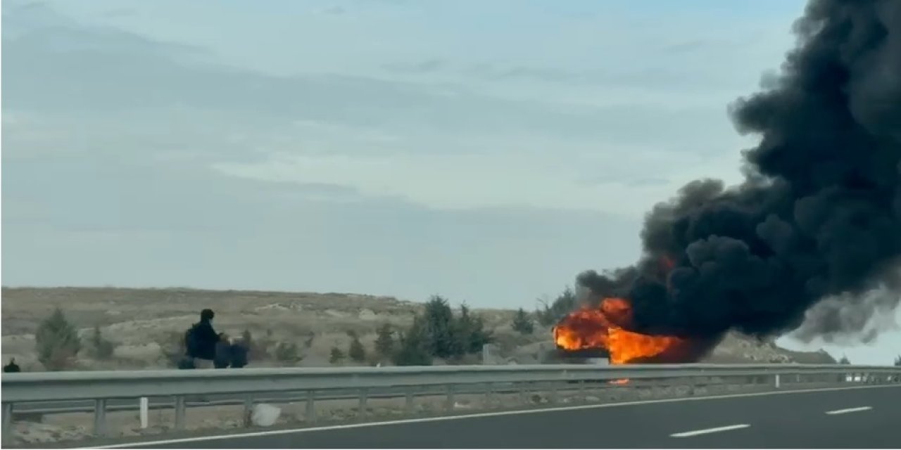 Seyir halindeki otobüste yangın çıktı