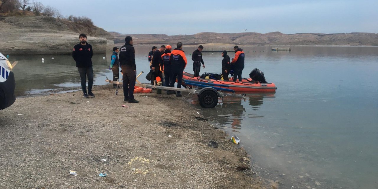 Tekne alabora oldu; 1 kişi aranıyor