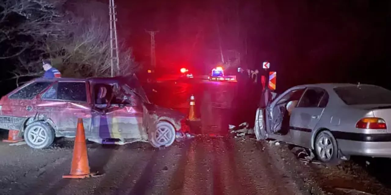 İki otomobil çarpıştı: 1 ölü, 5 yaralı