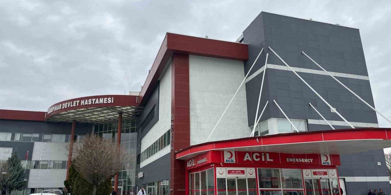 Konya'nın ilçesinde buzlanan yolda motosiklet kazası