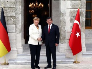 PM: Turkey ready to cooperate with EU on refugee crisis