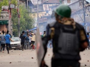 Slain driver's funeral sparks protests, clashes in Kashmir