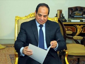 Egypt replaces central bank chief as currency devaluates