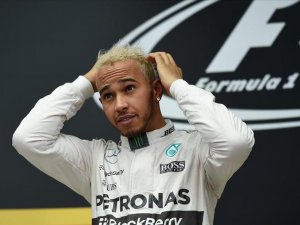 Lewis Hamilton wins third Formula One title