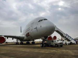 China unveils first large passenger plane