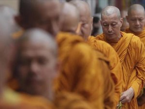 Thai monk brought to heel after anti-Muslim comments