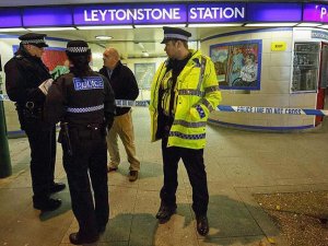 Police arrest man in London Tube 'terrorist incident'