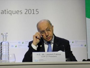 Climate change draft deal agreed in Paris