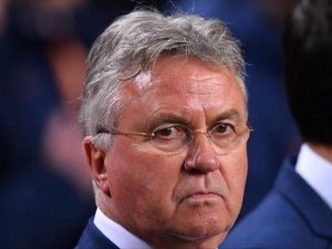 Football: Chelsea sign Dutch football coach Guus Hiddink