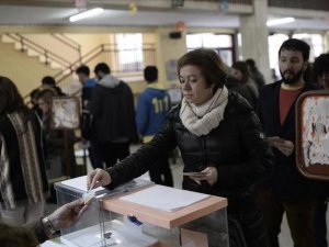 Spaniards vote in national elections