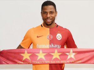 Football: Galatasaray sign Donk in 2.5 million euro deal