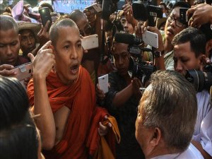 Myanmar nationalists march to ban 'Rohingya'