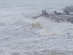 Cyclone 'Roanu' kills at least five in Bangladesh