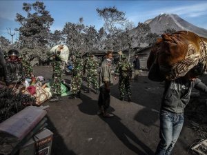 6 die in western Indonesia after volcano erupts