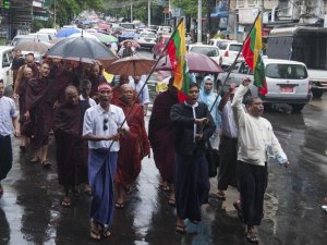 Monks again march in Myanmar to protest 'Rohingya'