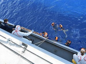 Italian navy recovers bodies from Mediterranean