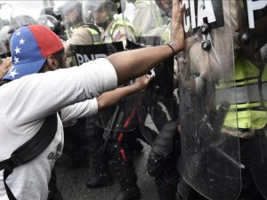 Venezuelans protests to demand Maduro recall