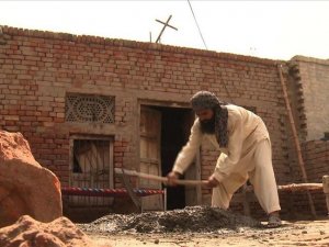 Pakistani Muslims build church for Christian neighbors