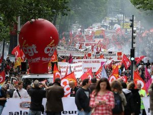 France: Mass street protests over disputed labor law