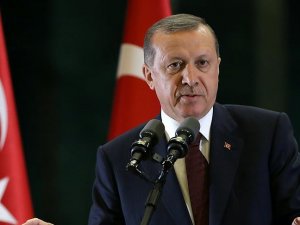 Turkish leader seeks 'honorable' treatment for refugees