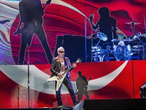 Scorpions İstanbul'da konser vedi