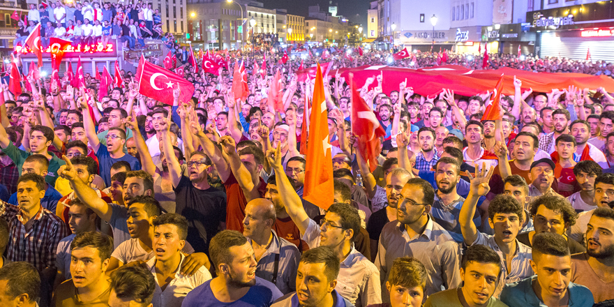 Halkın ortak görüşü: Darbeyi millet püskürttü