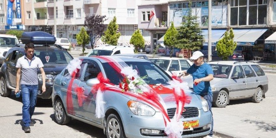 Üç geline bir düğün