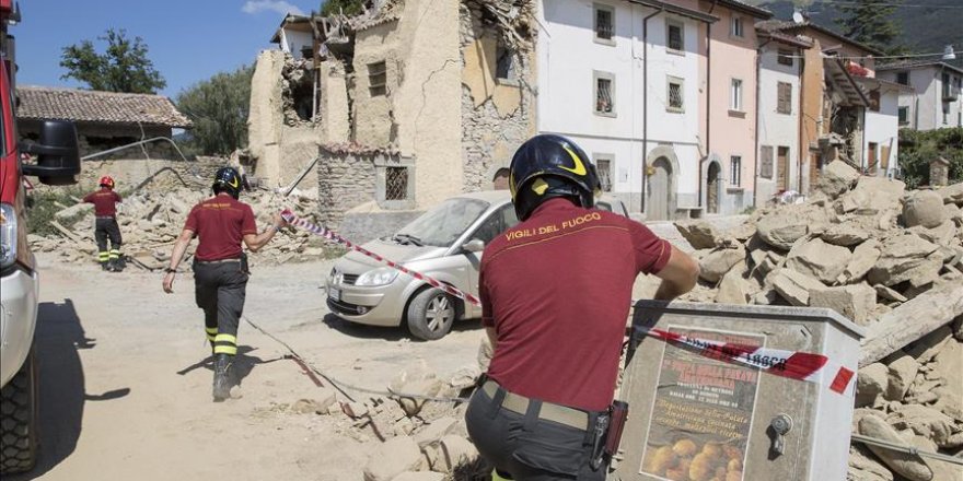 Italy mourns quake victims as funerals held